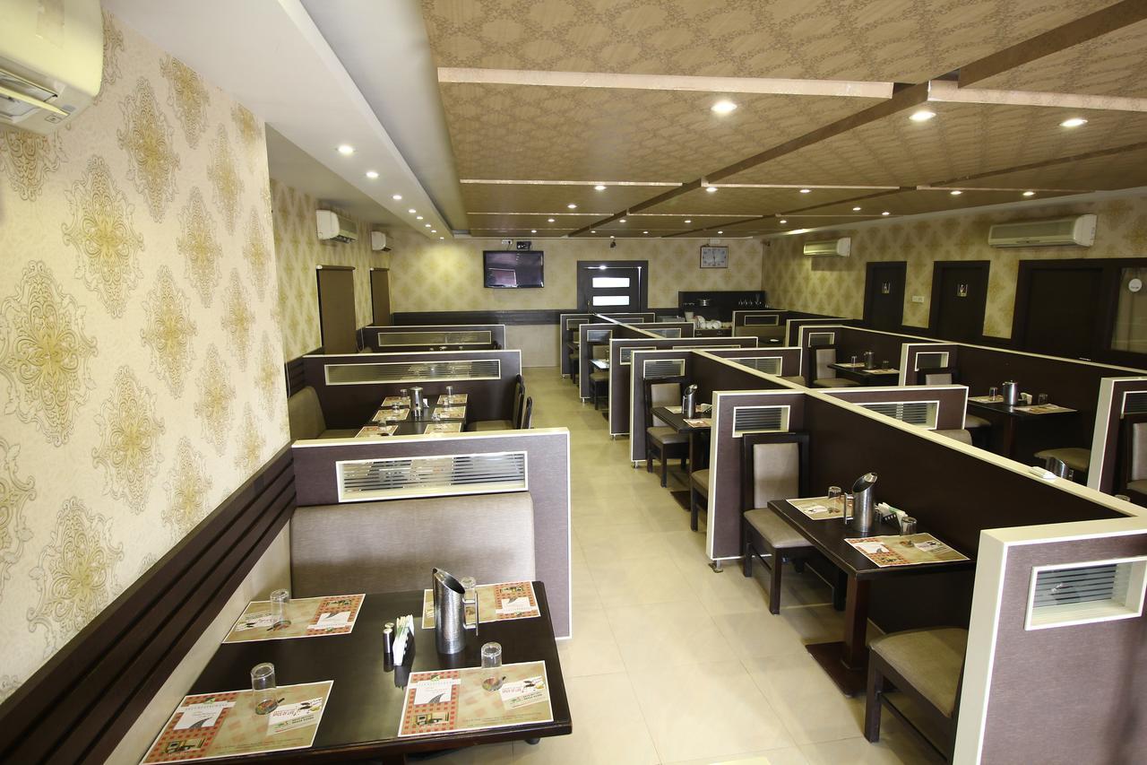 Vels Hotel Пондичерри Экстерьер фото