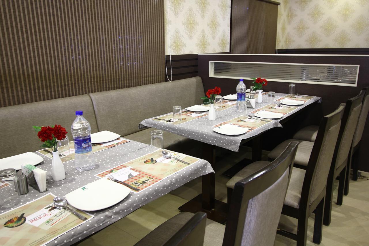 Vels Hotel Пондичерри Экстерьер фото