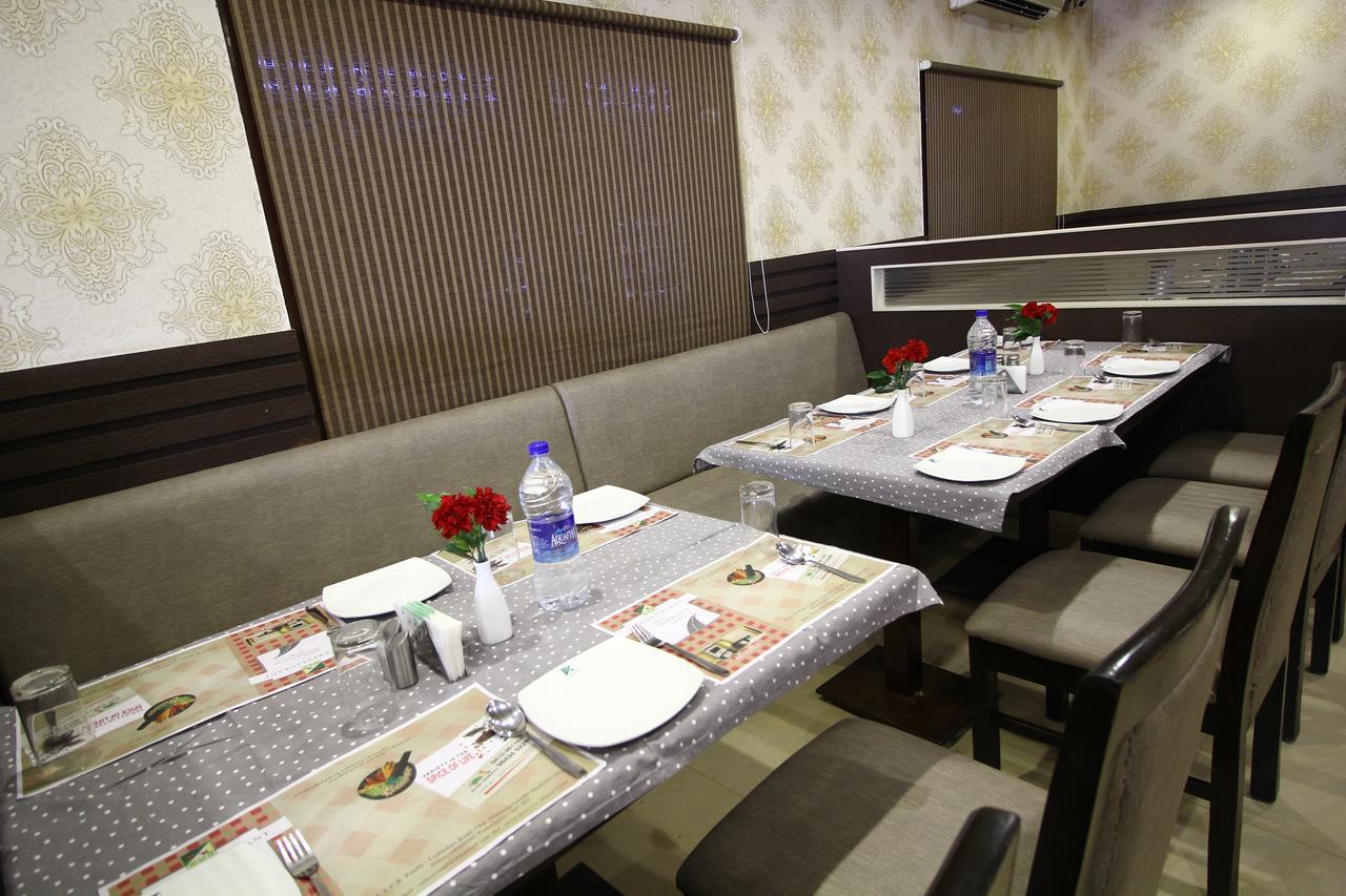 Vels Hotel Пондичерри Экстерьер фото