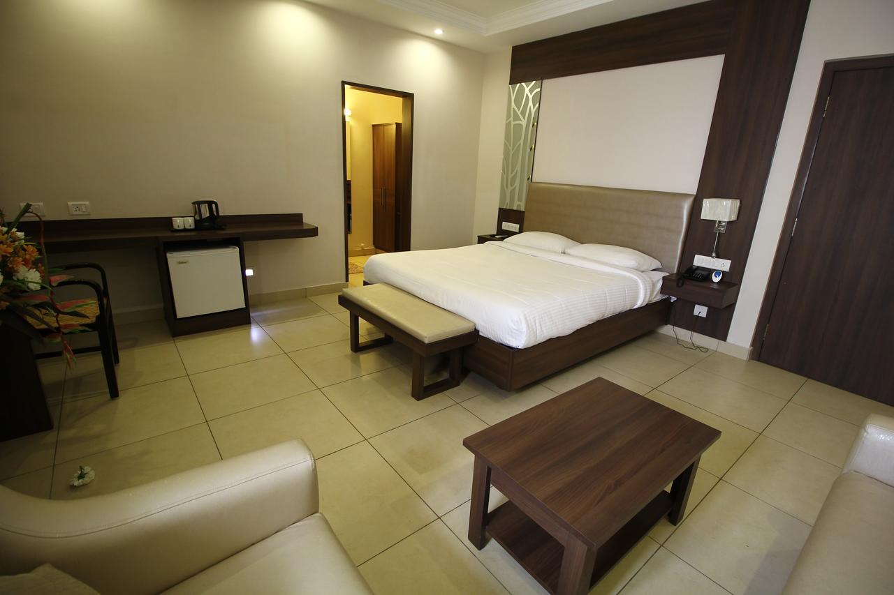 Vels Hotel Пондичерри Экстерьер фото